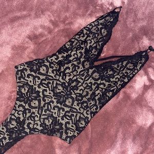 windsor lace bodysuit sz small